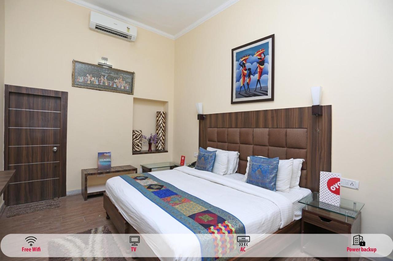 Oyo Flagship The Marc Blu Hotel Tajganj Exterior photo