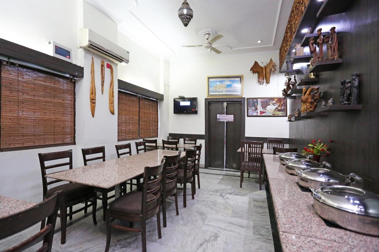 Oyo Flagship The Marc Blu Hotel Tajganj Exterior photo