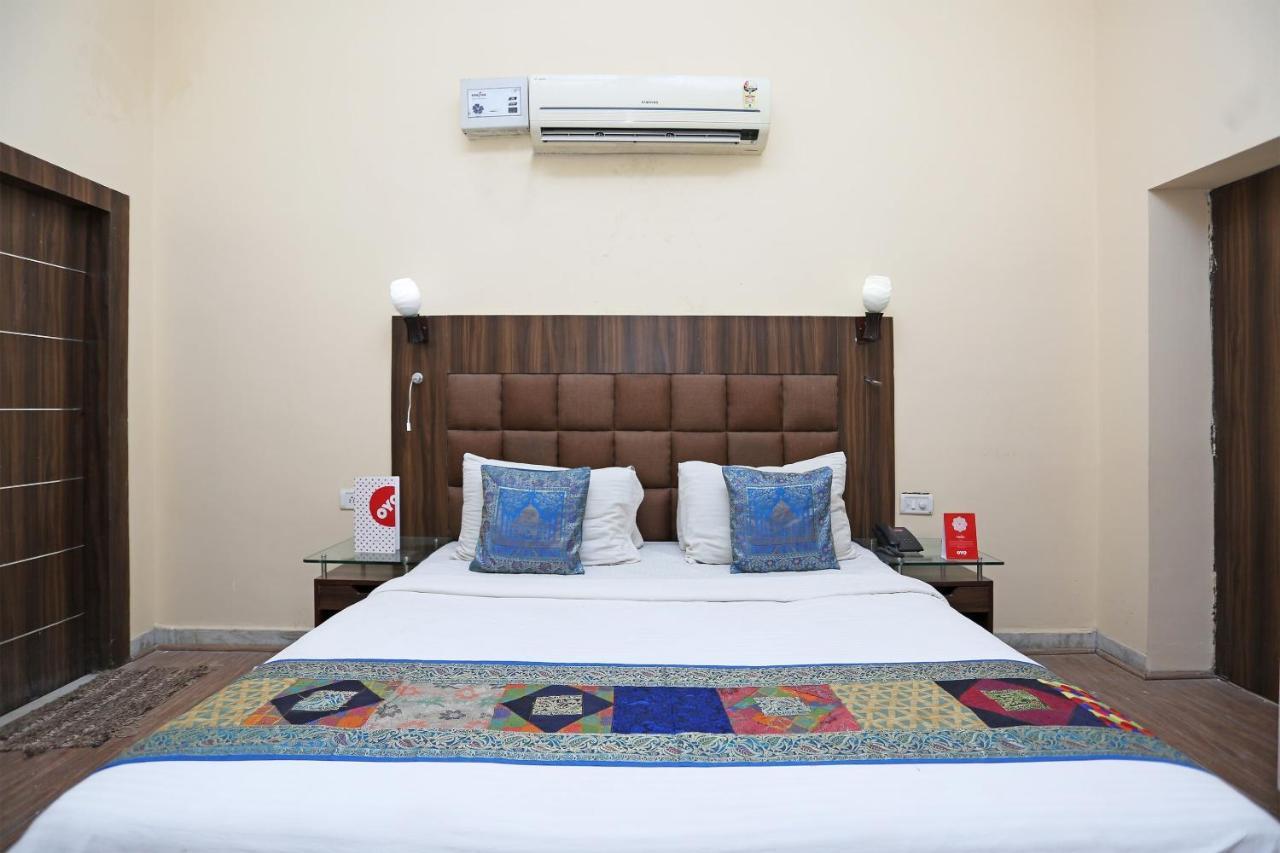 Oyo Flagship The Marc Blu Hotel Tajganj Exterior photo