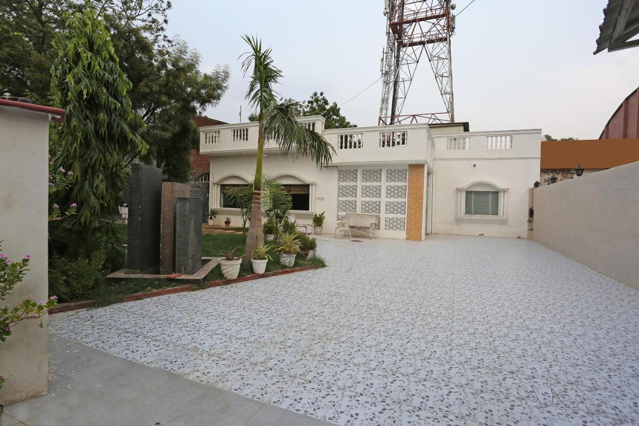 Oyo Flagship The Marc Blu Hotel Tajganj Exterior photo